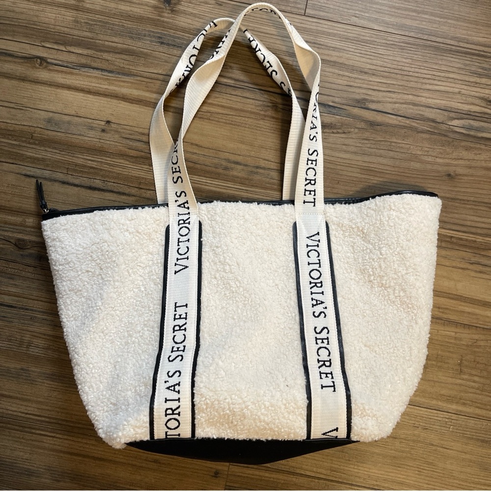 Victoria's Secret White Tote Bag new w/o tags super cute!!!